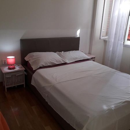 Studio On Main Pedestrian Street Apartment Пула Екстериор снимка
