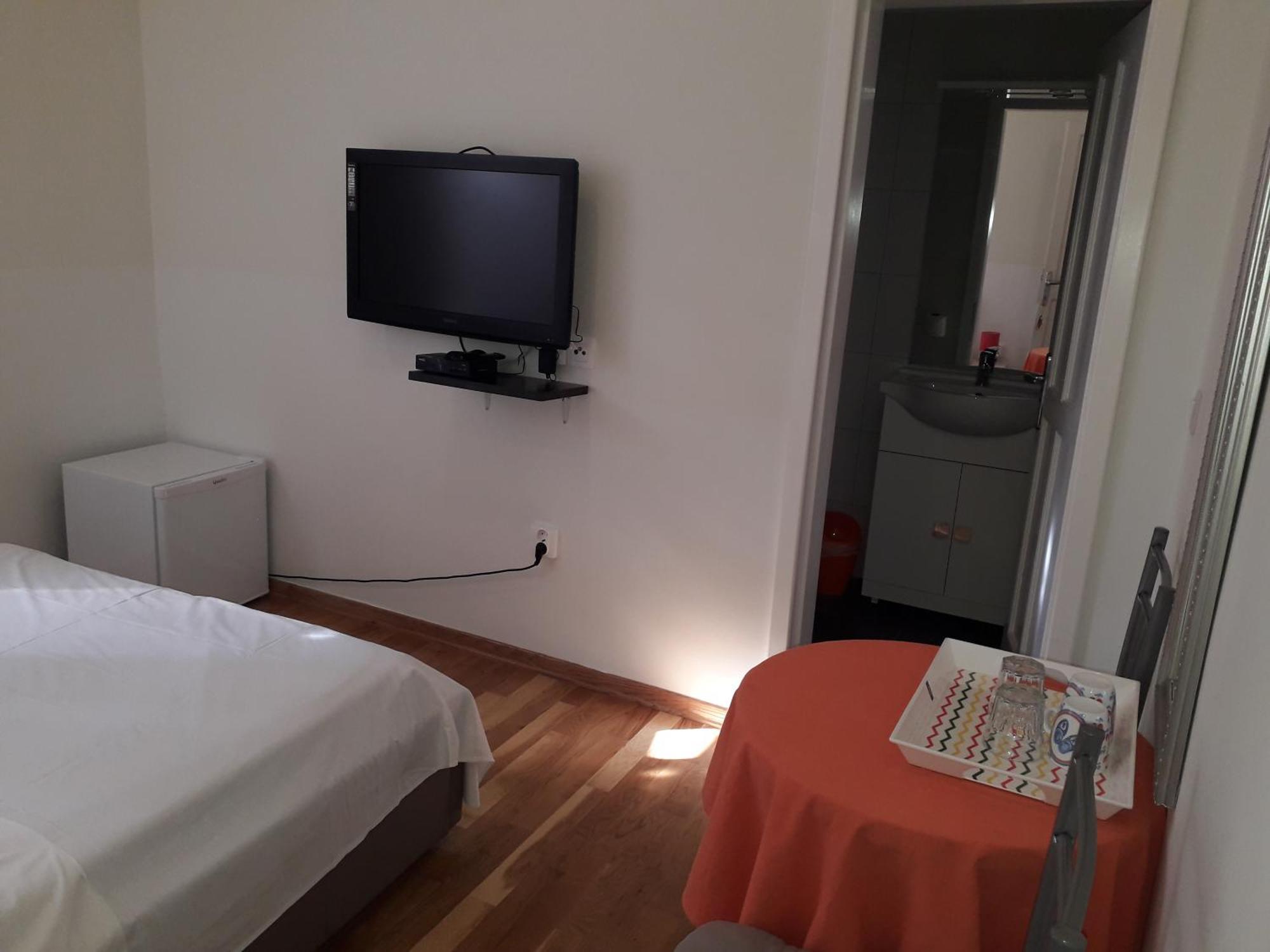 Studio On Main Pedestrian Street Apartment Пула Екстериор снимка